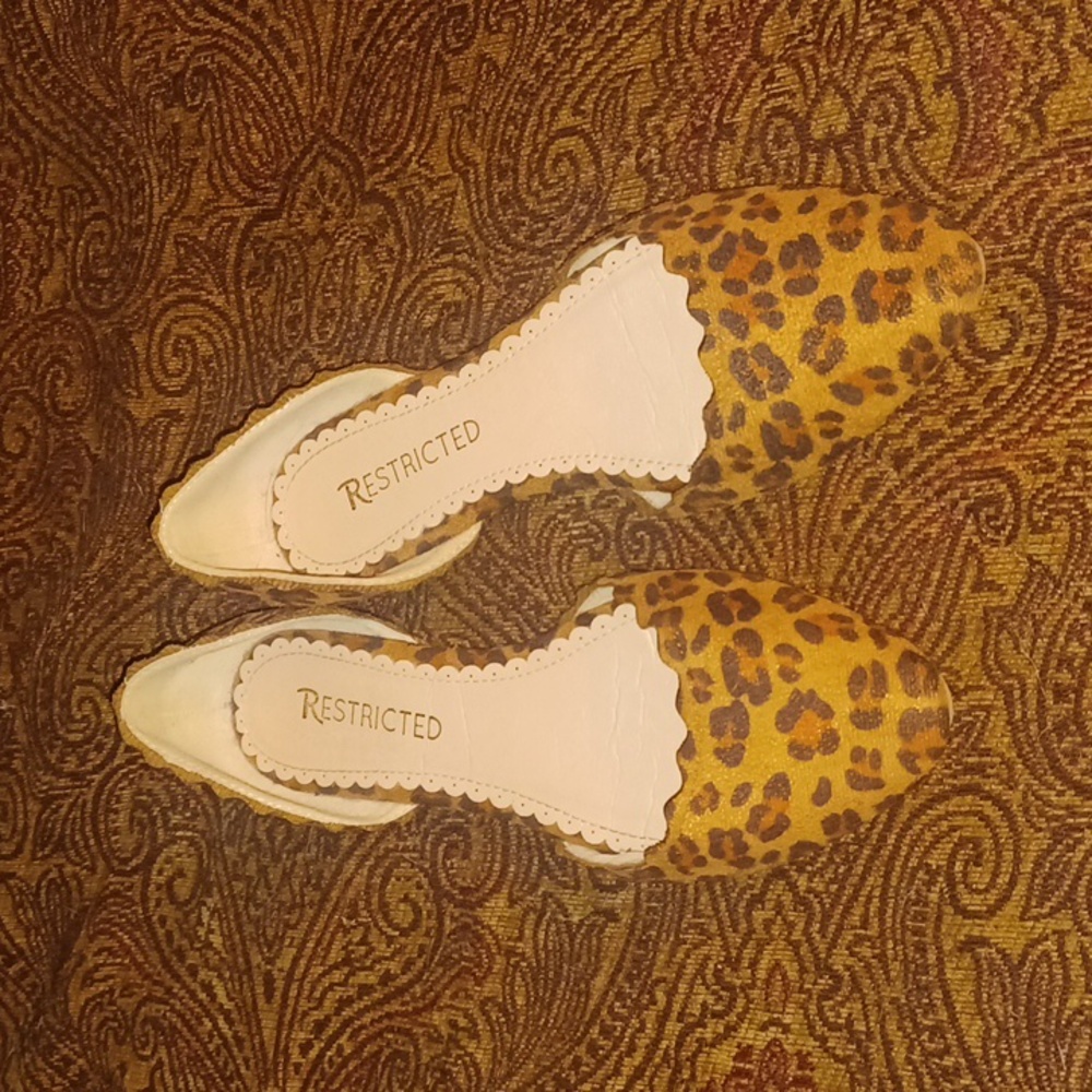 Restricted size 6 leopard cheetah print flats slip ons womens